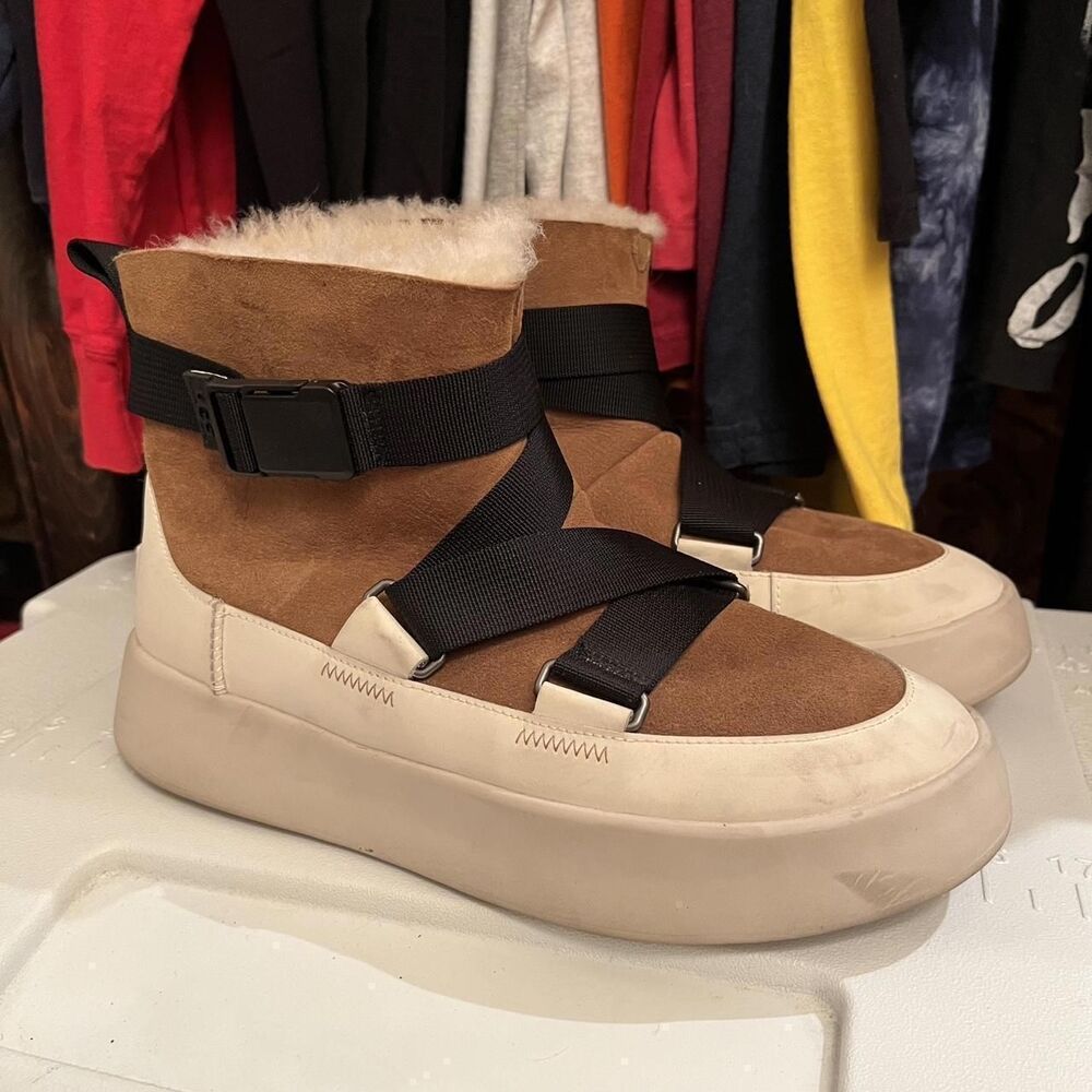 SUPER CUTE New Uggs Classic Boom Buckle Boots